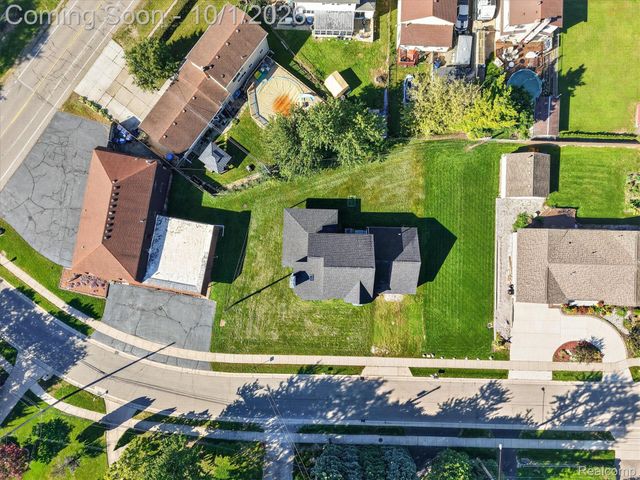 30038 Adams Drive, Gibraltar, MI 48173