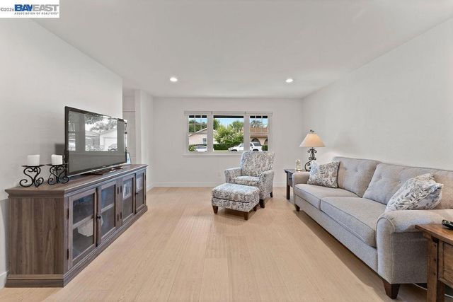 919 Oak St, Brentwood, CA 94513