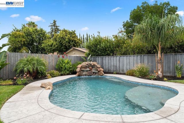 919 Oak St, Brentwood, CA 94513