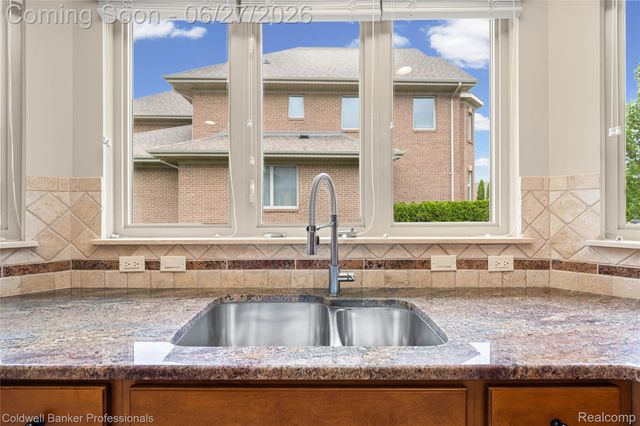 16238 Via Mera, Macomb Township, MI 48042