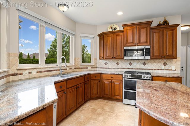 16238 Via Mera, Macomb Township, MI 48042