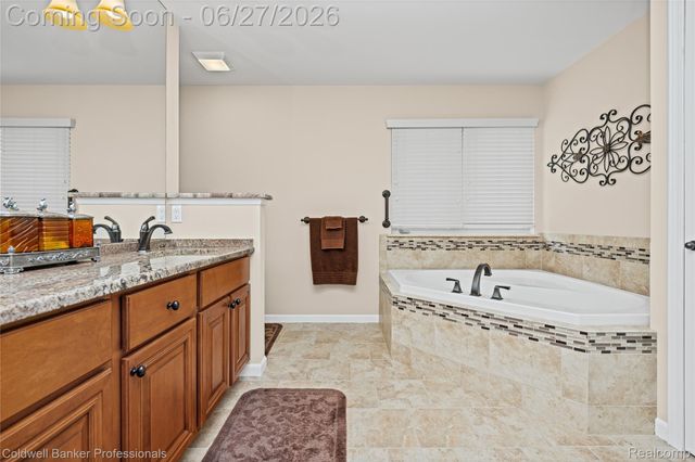 16238 Via Mera, Macomb Township, MI 48042