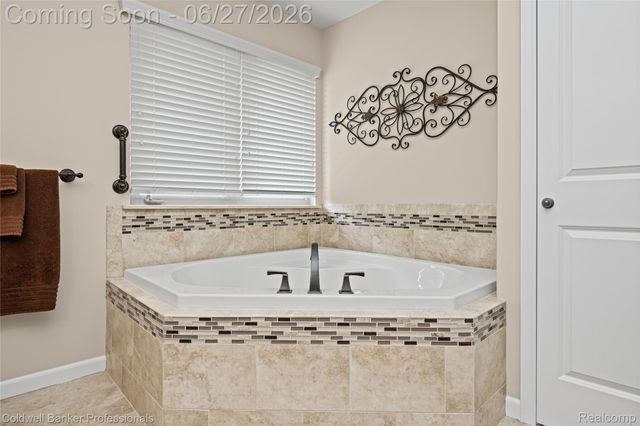 16238 Via Mera, Macomb Township, MI 48042