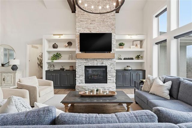 12207 W 164th Terrace, Overland Park, KS 66221