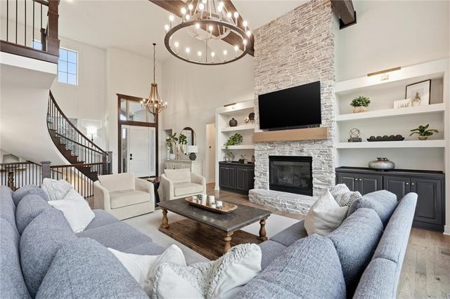 12207 W 164th Terrace, Overland Park, KS 66221