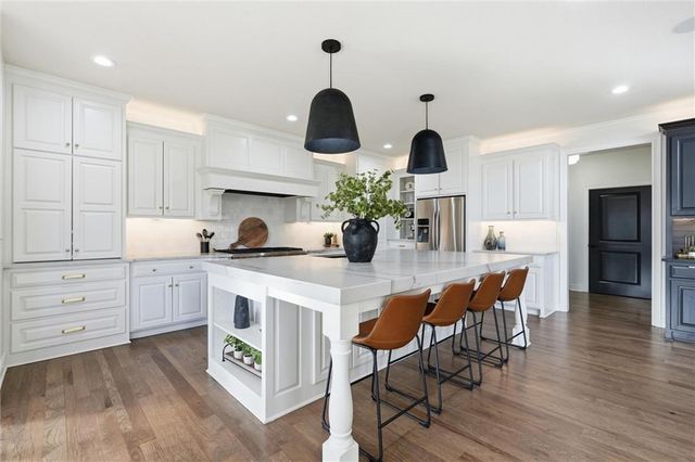 12207 W 164th Terrace, Overland Park, KS 66221