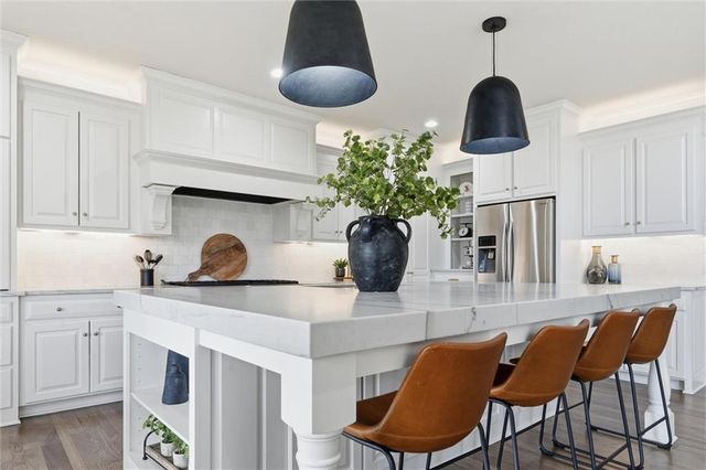 12207 W 164th Terrace, Overland Park, KS 66221