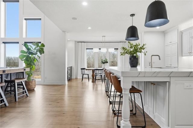 12207 W 164th Terrace, Overland Park, KS 66221