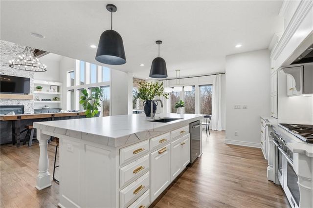 12207 W 164th Terrace, Overland Park, KS 66221