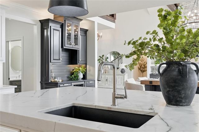 12207 W 164th Terrace, Overland Park, KS 66221