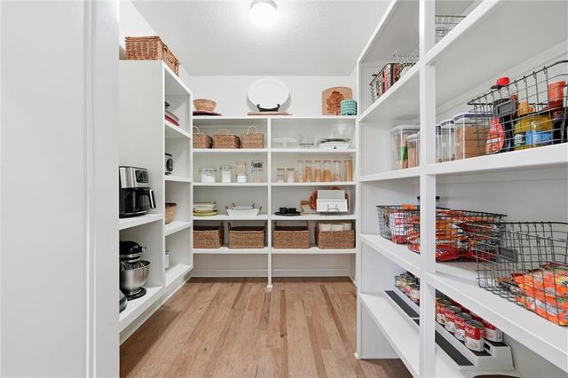 12207 W 164th Terrace, Overland Park, KS 66221