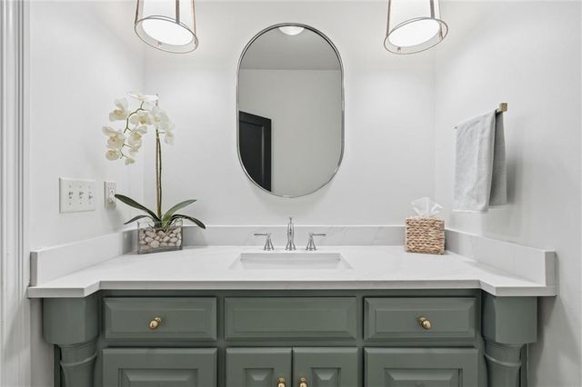 12207 W 164th Terrace, Overland Park, KS 66221