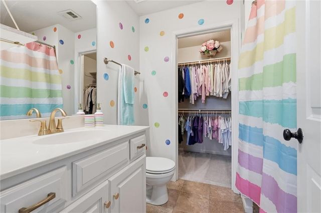 12207 W 164th Terrace, Overland Park, KS 66221