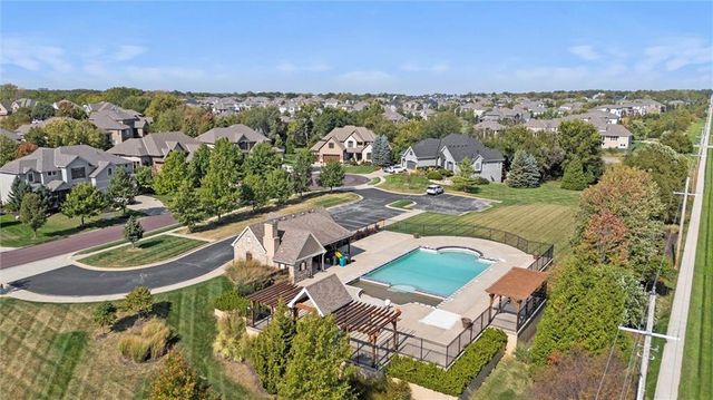 12207 W 164th Terrace, Overland Park, KS 66221