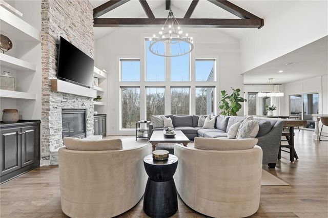 12207 W 164th Terrace, Overland Park, KS 66221