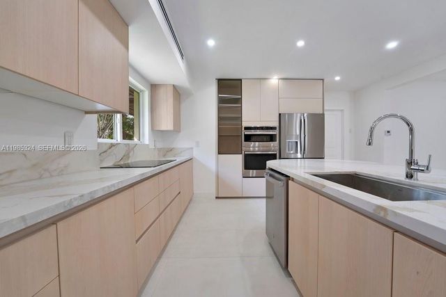 4053 SW 8th St, Plantation, FL 33317