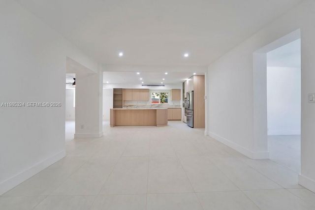 4053 SW 8th St, Plantation, FL 33317