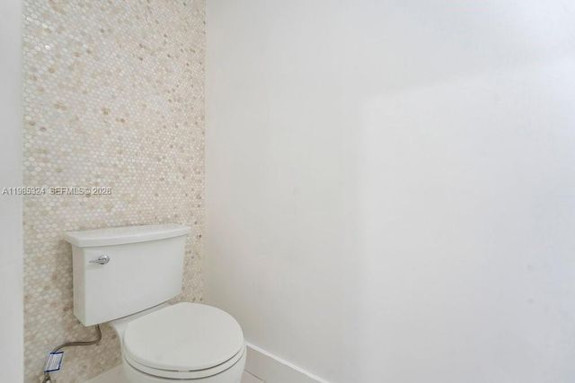 4053 SW 8th St, Plantation, FL 33317