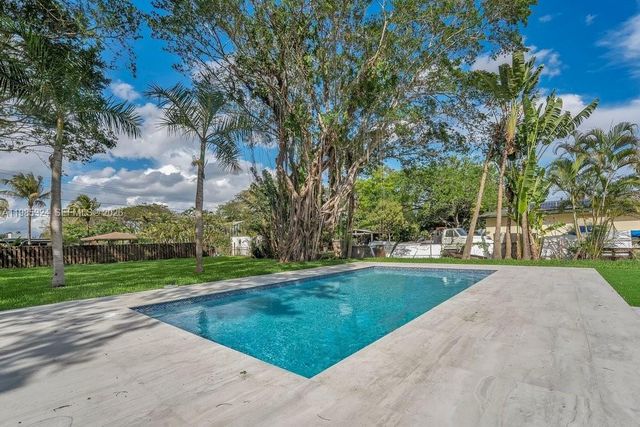 4053 SW 8th St, Plantation, FL 33317