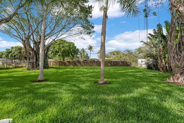 4053 SW 8th St, Plantation, FL 33317