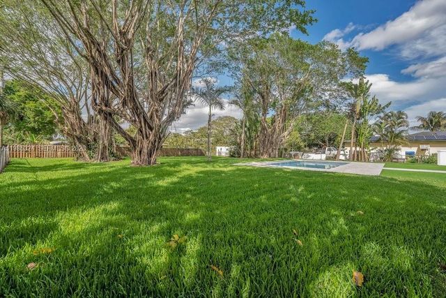 4053 SW 8th St, Plantation, FL 33317