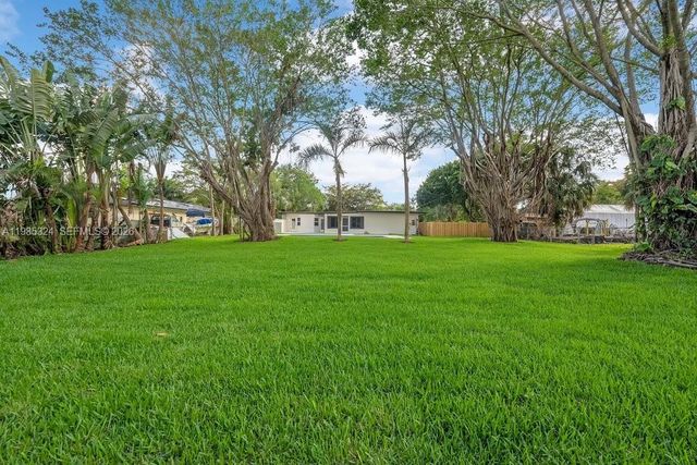 4053 SW 8th St, Plantation, FL 33317