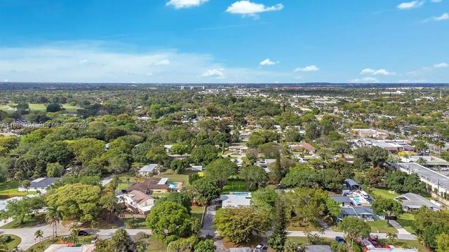4053 SW 8th St, Plantation, FL 33317