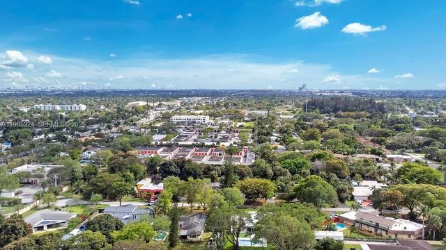 4053 SW 8th St, Plantation, FL 33317