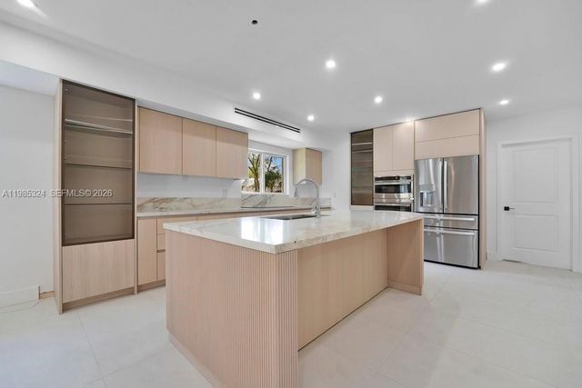 4053 SW 8th St, Plantation, FL 33317