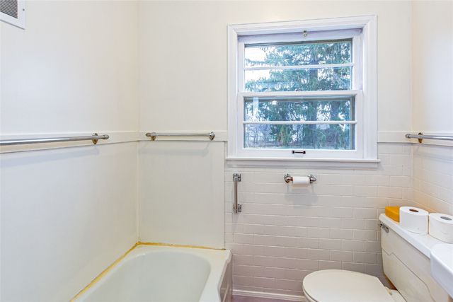 410 41st Street NE, Cedar Rapids, IA 52402