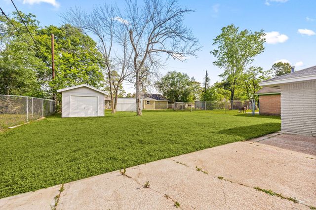 614 Red Oak Avenue, Crosby, TX 77532