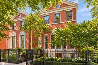 2452 N Janssen Avenue, Chicago, IL 60614