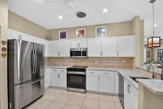 10808 Royal Caribbean Circle, Boynton Beach, FL 33437