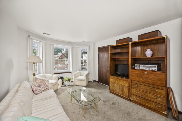 3215 S Lowe Avenue, Chicago, IL 60616