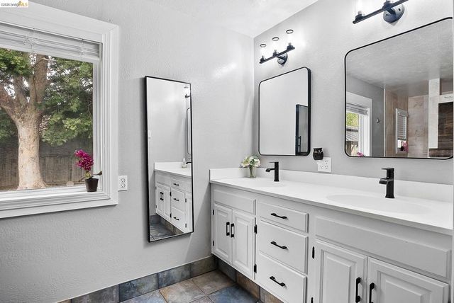 51 Cunha Ct, Oakley, CA 94561