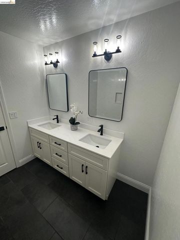 51 Cunha Ct, Oakley, CA 94561