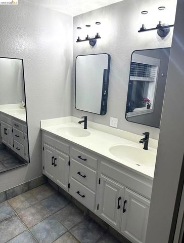 51 Cunha Ct, Oakley, CA 94561