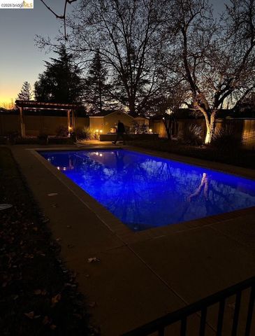 51 Cunha Ct, Oakley, CA 94561