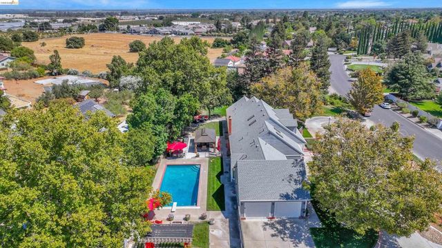 51 Cunha Ct, Oakley, CA 94561