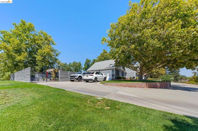 51 Cunha Ct, Oakley, CA 94561