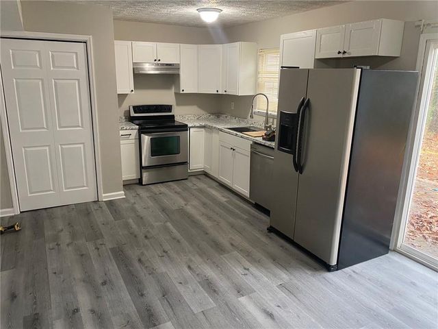 5956 Stonewall Drive, Union City, GA 30291