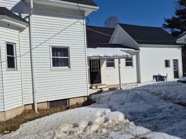 62 Young Street, Newport City, VT 05855