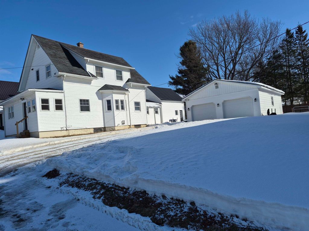 62 Young Street, Newport City, VT 05855