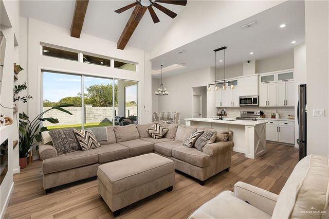 905 W Buxton Avenue, Edinburg, TX 78541
