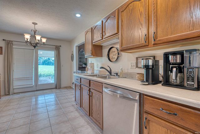 728 Strawberry Hill Road, Evansville, IN 47711