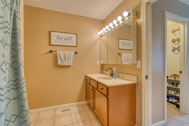 728 Strawberry Hill Road, Evansville, IN 47711