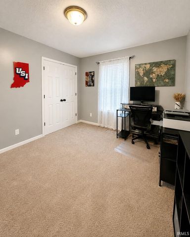 728 Strawberry Hill Road, Evansville, IN 47711