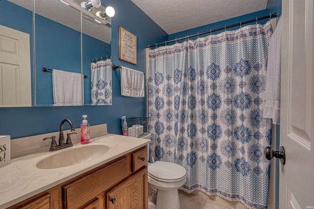 728 Strawberry Hill Road, Evansville, IN 47711
