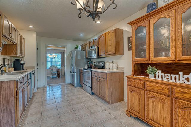 728 Strawberry Hill Road, Evansville, IN 47711
