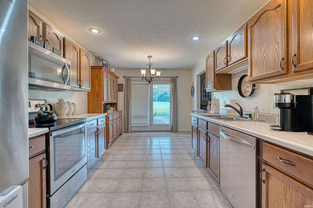 728 Strawberry Hill Road, Evansville, IN 47711